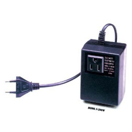 Адаптор F-200W 220-110V/200W Vanson